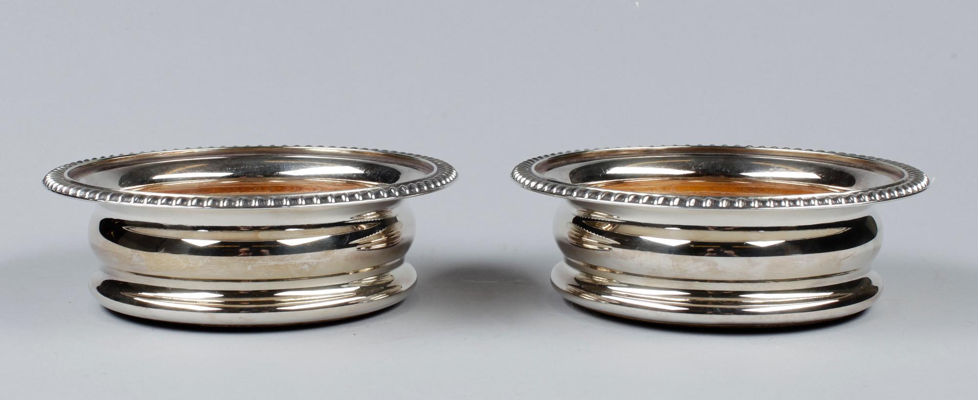 COASTERS, 2 par, nysilver, England 1900-tal.