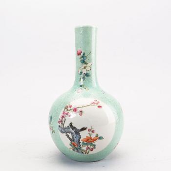 A Chinese 20th century porcelain vase.