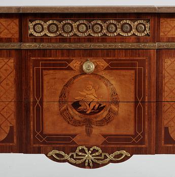 BYRÅ, gustaviansk stil, 1900-talets första hälft.