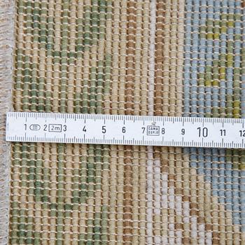 Matta, maskinvävd, Europa, ca 304 x 198 cm.