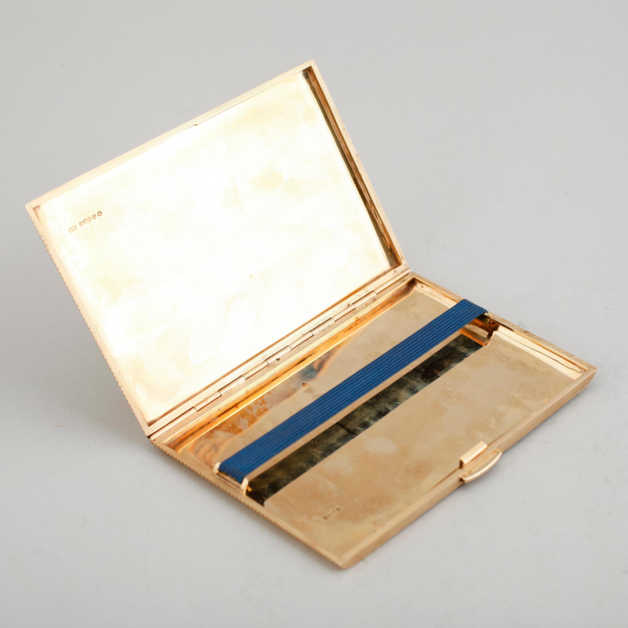 CIGARETTETUI, 9 k guld. Vikt ca 189 gram.