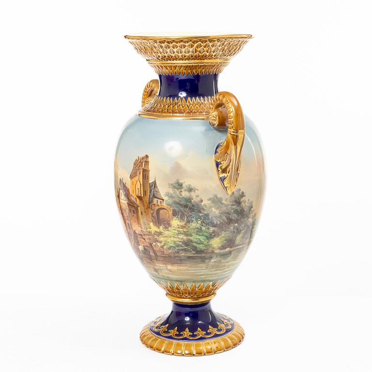 A creamware decorative urn, Rörstrand, Sweden, 1980-1920.