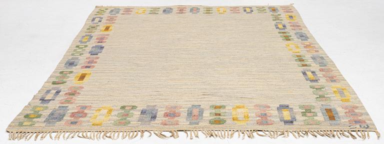 Matta, rölakan, ca 300 x 200 cm, signerad SW.