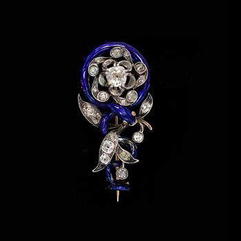 BROSCH, 18k guld, silver, emalj och gammalslipade diamanter, tot ca 0.70 ct, sent 1800-tal.