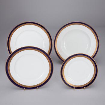 MATSERVIS och KAFFEKOPPAR, ca 46+6 delar, porslin, Ohme, Saksa och Arabia. 1920/30- och 1930/40-tal.