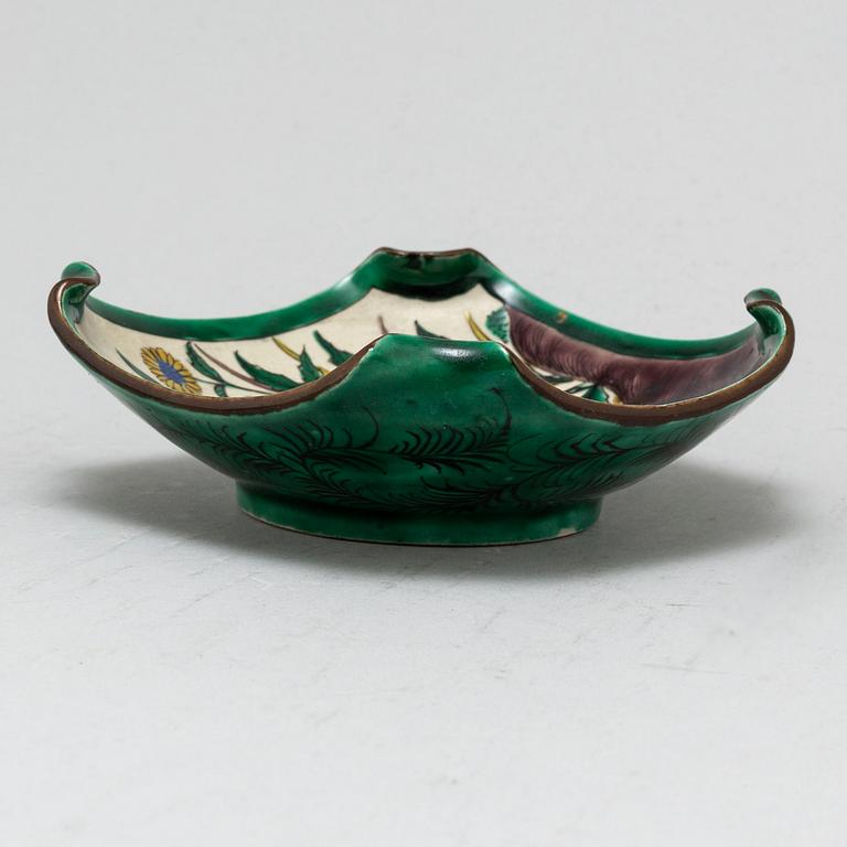 A ko-kutani bowl, Japan, 19th century.