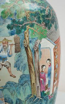 PRAKTVAS, porslin. Sen Qing dynastin.