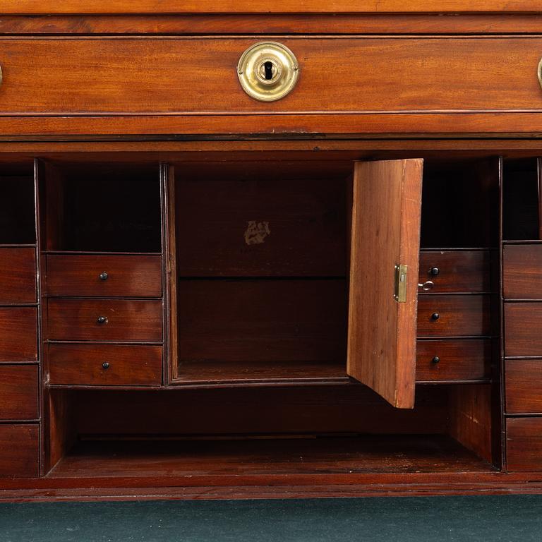 A late Gustavian chiffonier, circa 1800.