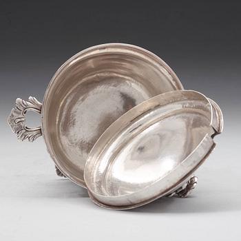 A Swedish 18th century silver sugar bowl and cover, mark of Johan Schröder, Landskrona 1785.