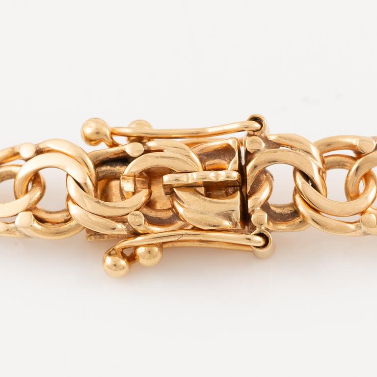 Bracelet 18K gold with charms.