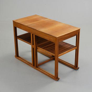 A Carl Malmsten mahogany set of occasional tables 'Släden/Sledge'.