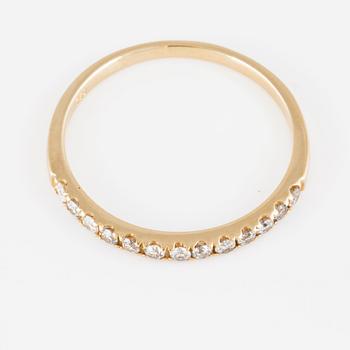 RING, 18K guld med briljantslipade diamanter ca 0.20 ct. Vikt 1,5 gram.