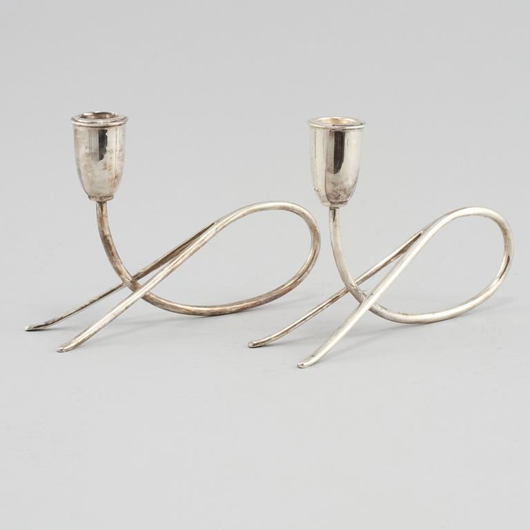 LJUSSTAKAR, ett par, silver, 1900-talets andra hälft. Vikt 535 g.