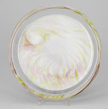 FAT, glas, Oiva Toikka, Nuutajärvi, Notsjö, Finland. 1900-talets andra hälft. Sign.