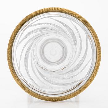 Maljakko, kullattu messinki, hiottu lasi, 1800-luvun puoliväli.