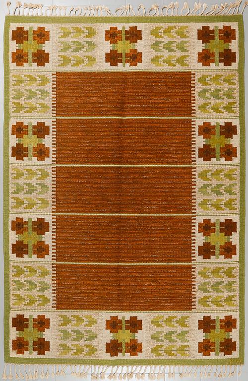 A flat weave by Berit Woelfer, signed BW, third quarter of the 20th century, 238 x 197 cm.