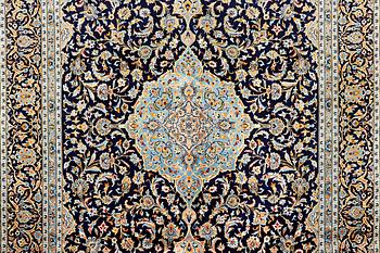 A Kashan carpet, c. 411 x 290 cm.