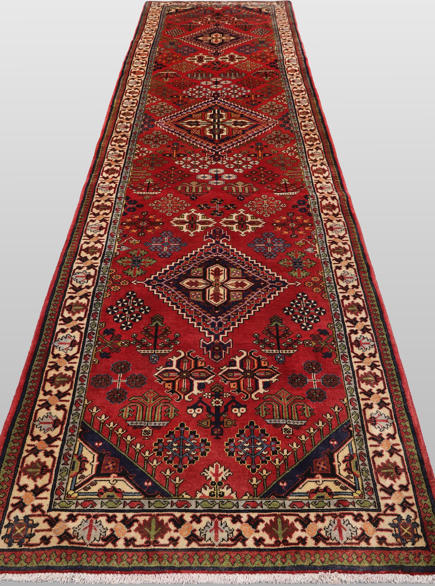 A Josaghan runner carpet, 423 x 100 cm.