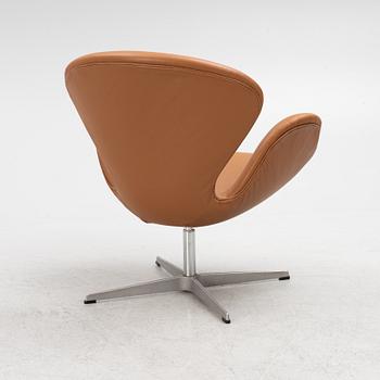 Arne Jacobsen, a 'Swan' easy chair, Fritz Hansen, Denmark, 1996.