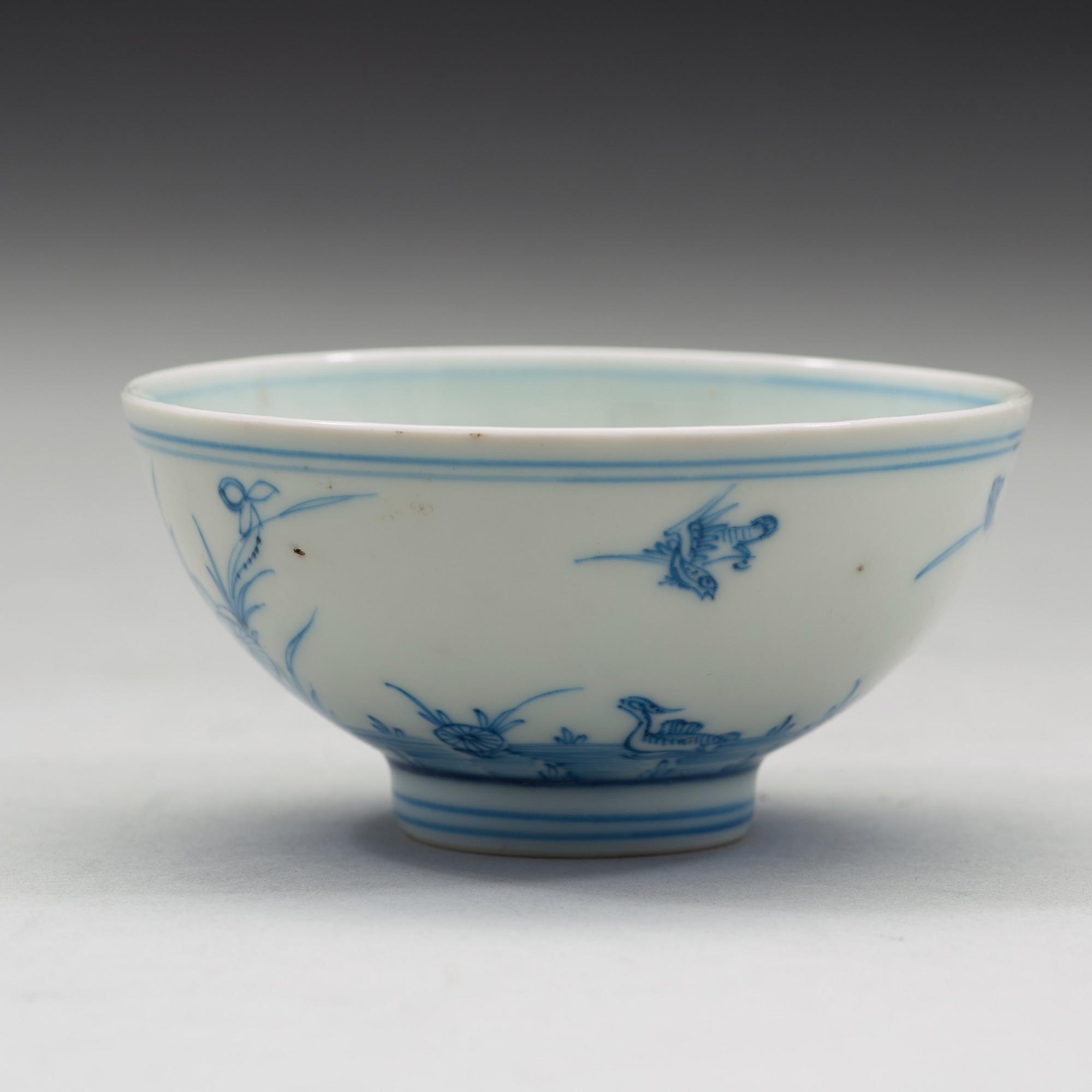SKÅL, porslin. Qing dynastin med Yongzheng sex karaktärers märke och period (1723-35).