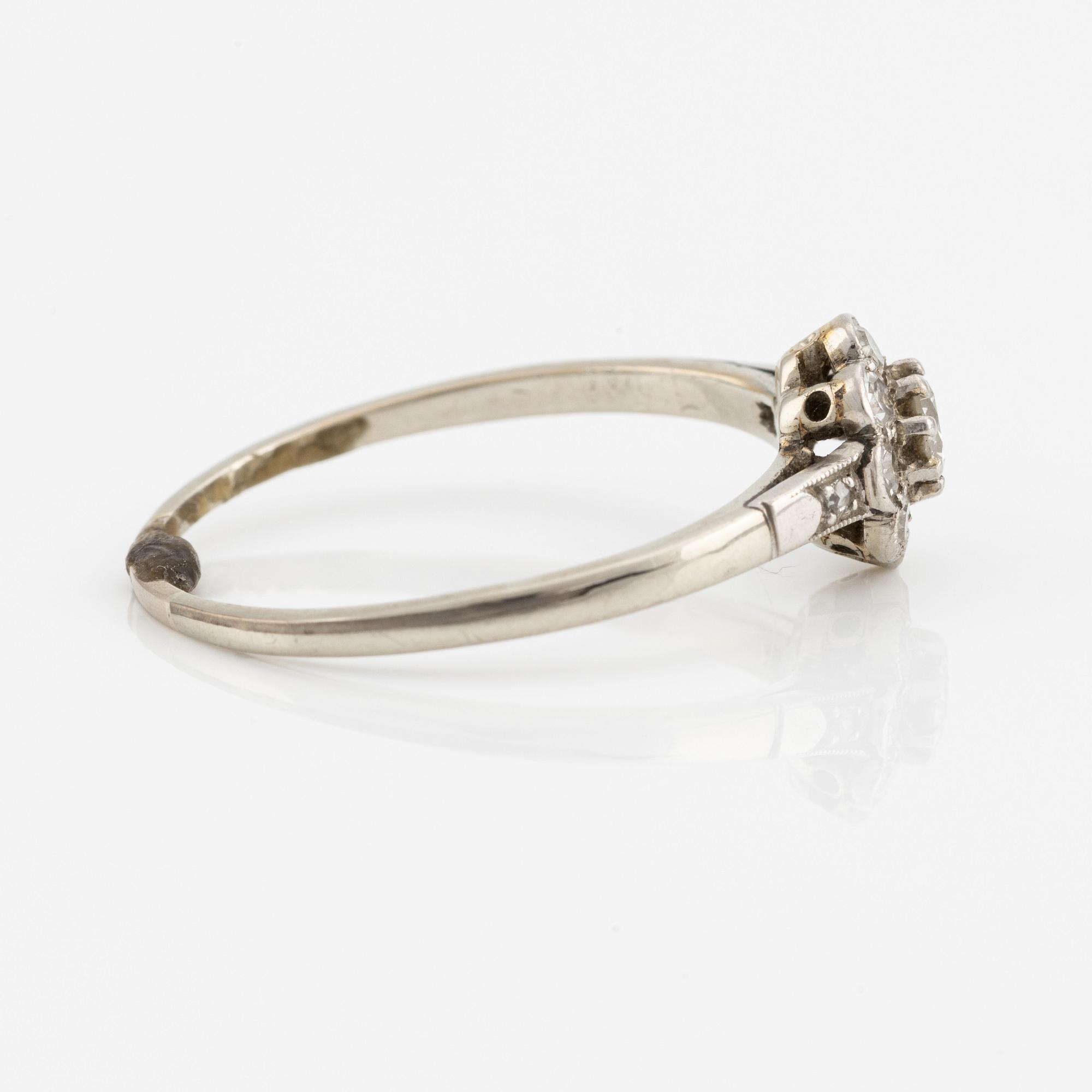 Ring, carmosemodell, 18K vitguld med diamanter.