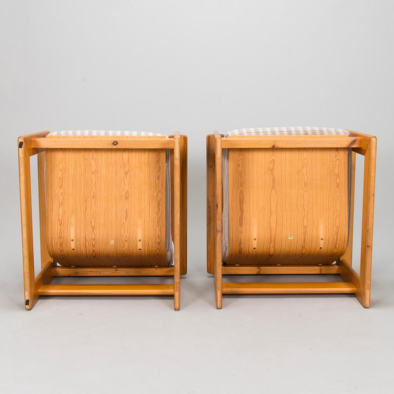 A pair of "Seita" armchairs and table, manufacturer Vilka, Finland, 1970s.