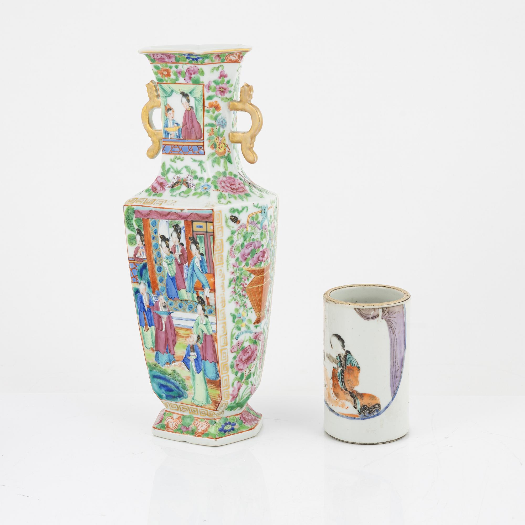 Two porcelain vases and a dish, Qing dynasty, 19th Century.