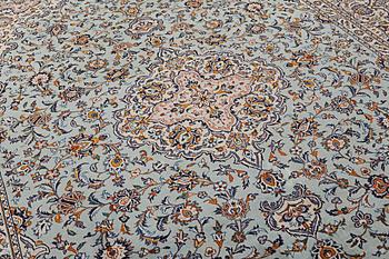 A Kashan carpet, c. 389 x 294 cm.