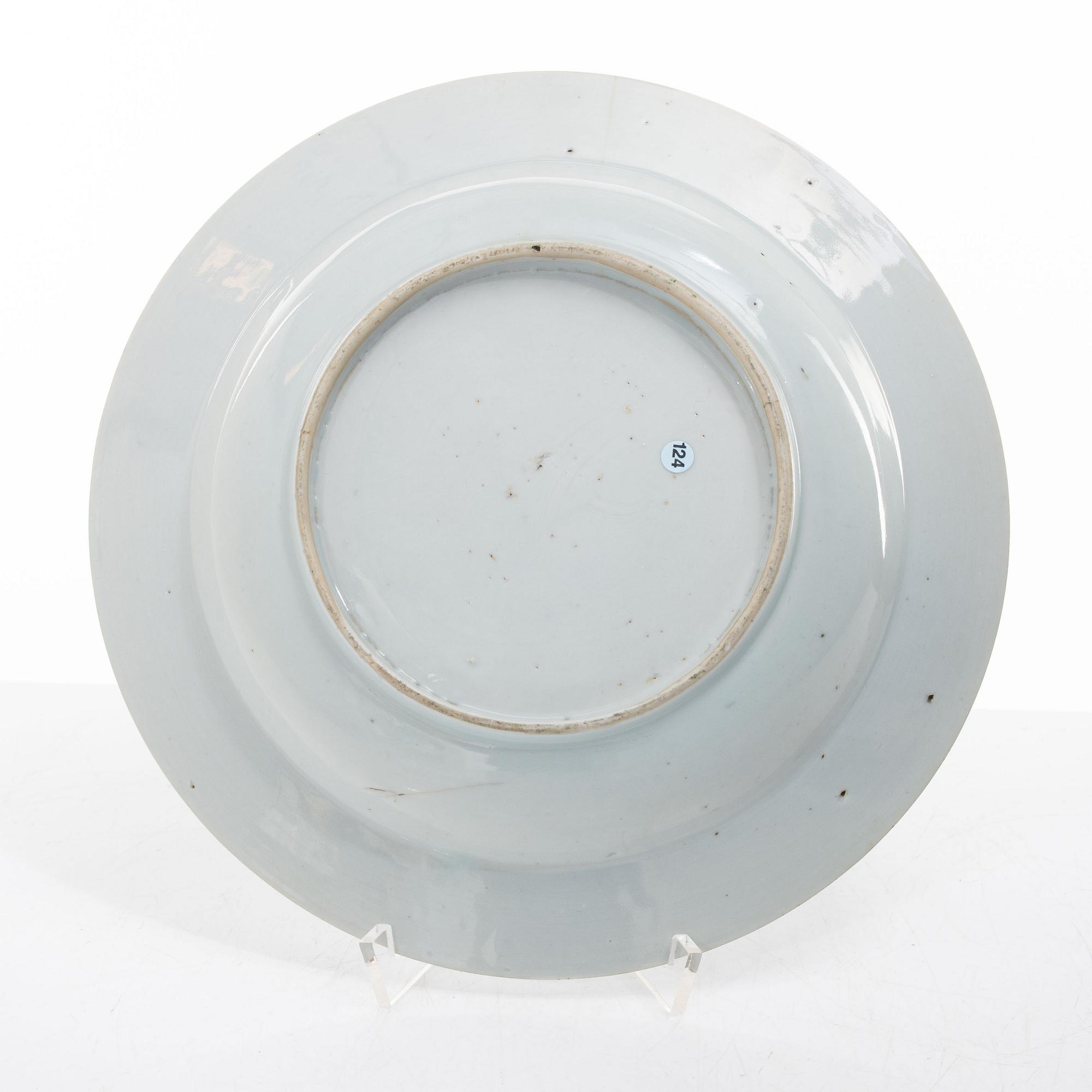 Tallrikar, fyra stycken, porslin, Kina, 1700-talets första hälft.