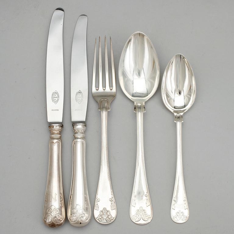 BESTICKSERVISDELAR, silver, Guldsmedsaktibolaget, Stockholm, 1900-talets första hälft. Totalvikt: ca 4700 gram.