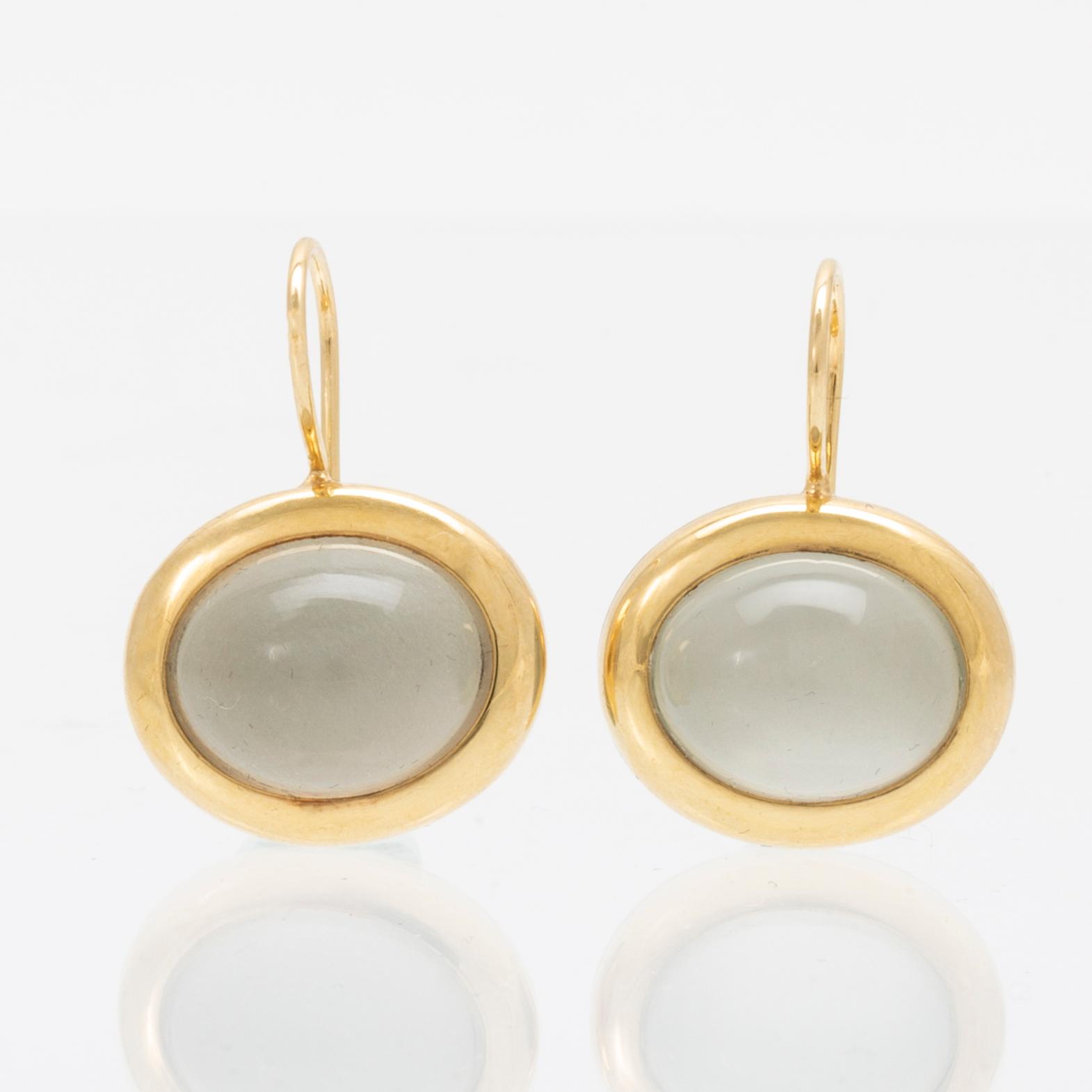 A pair of 18K gold earrings "Emeli" with cabochon-cut moonstone from Ole Lynggaard.