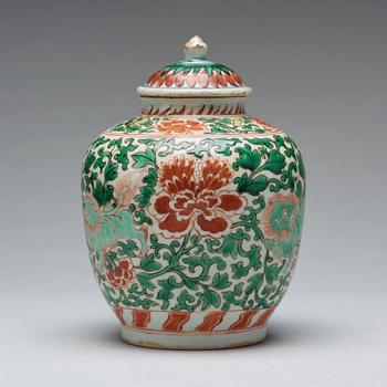 A Transitional wucai jar with cover, 17th Century.
