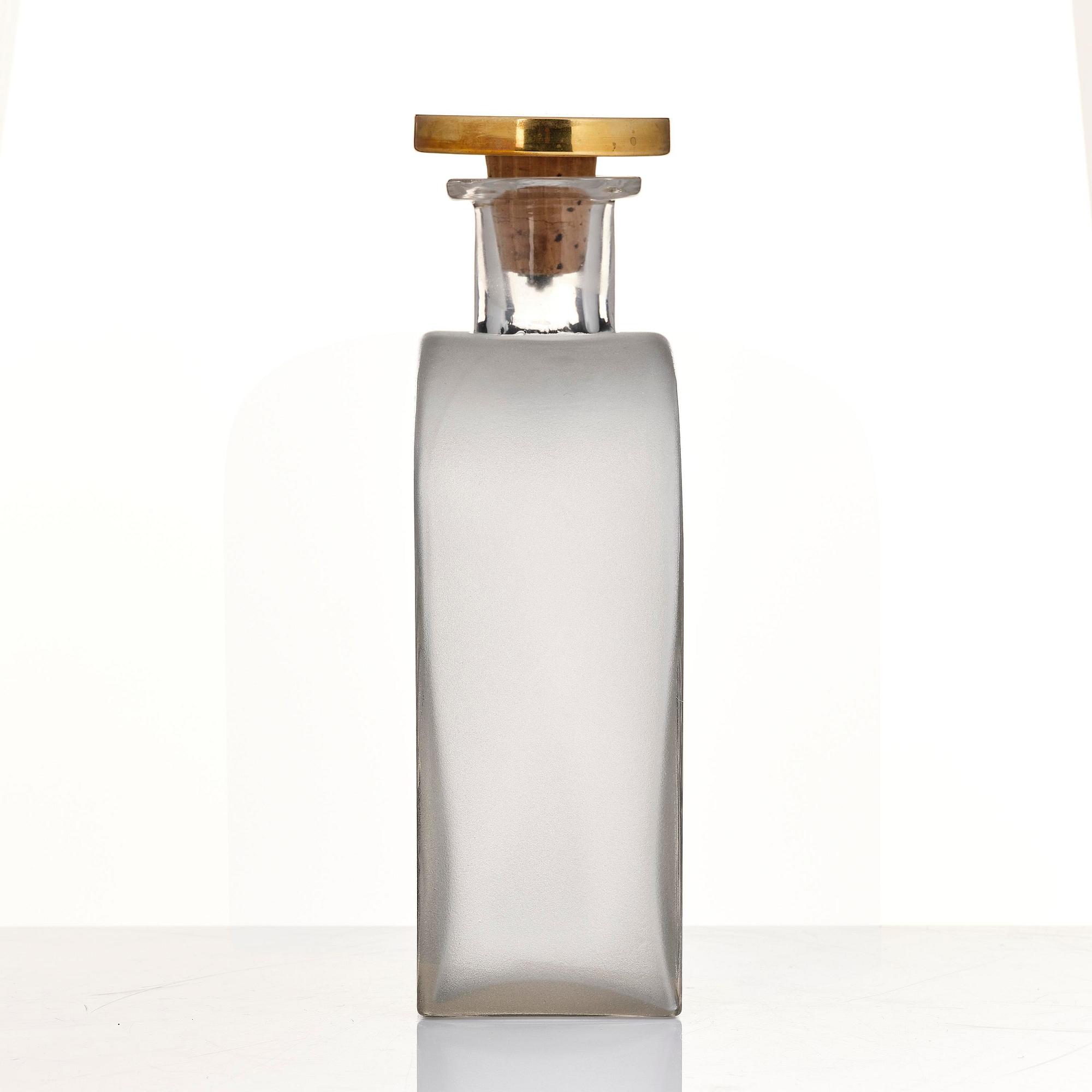 Firma Svenskt Tenn, flaska, med propp av Björn Trägårdh, 1930-tal.