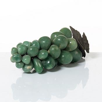 Bordsdekorationer i form av druvklasar, 2 st, 1900-talets mitt.