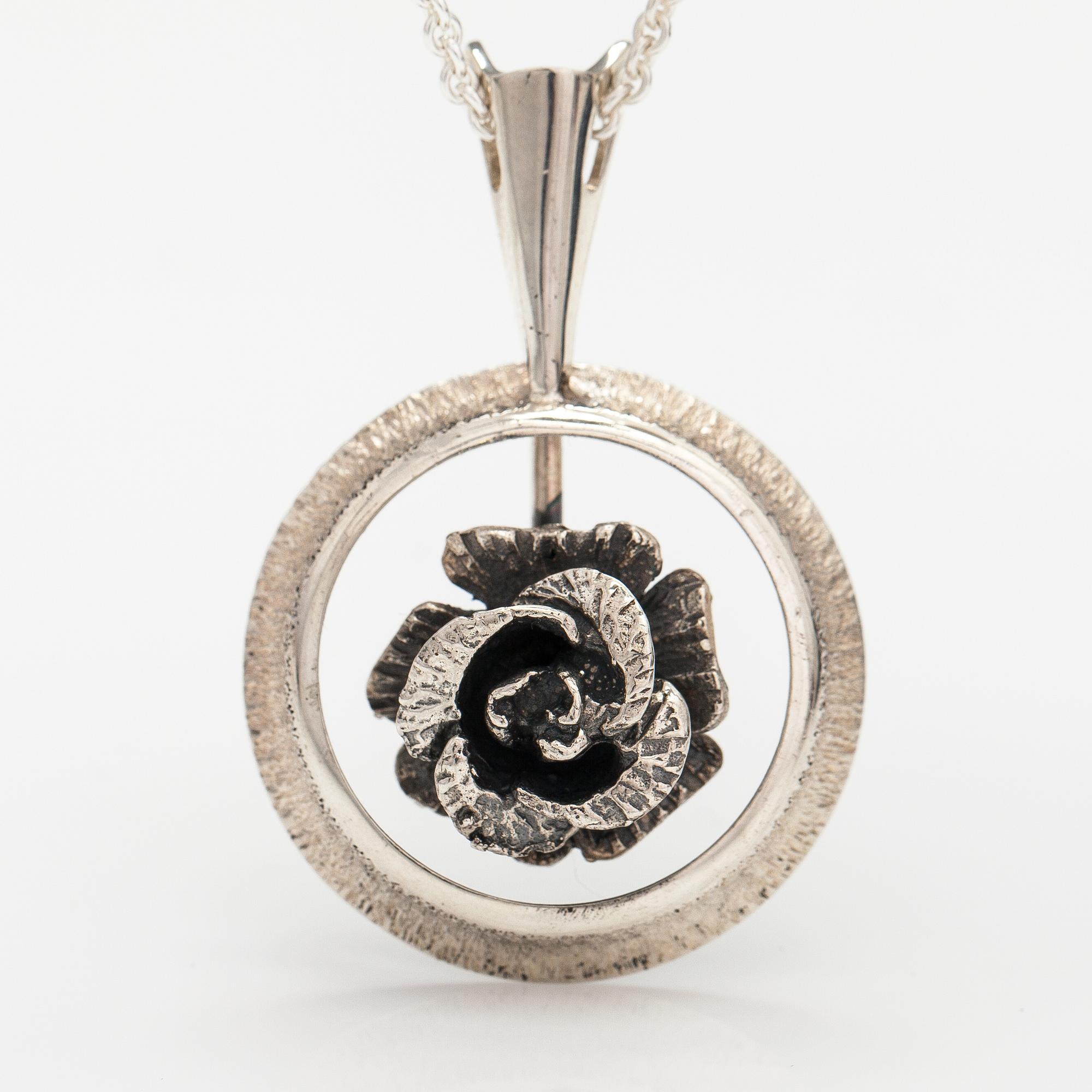 A silver ring and necklace. Martti Viikinniemi, Heinola 1972.