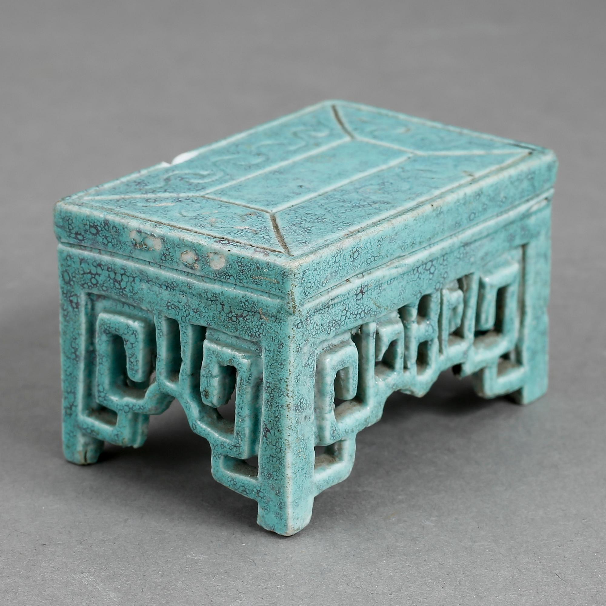 MINIATYRBORD, porslin, Kina 1900-talets första hälft.