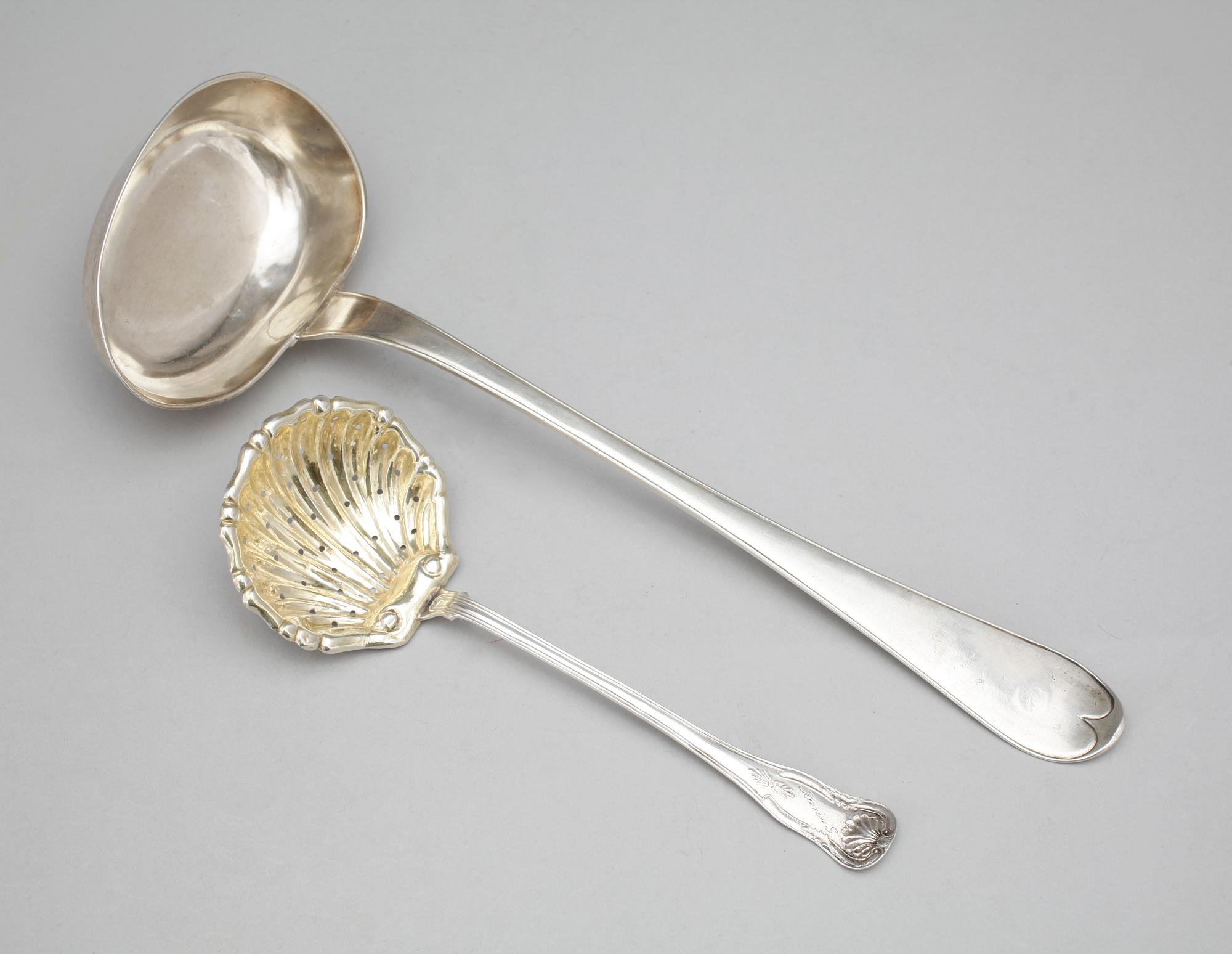SOPPSLEV samt STRÖSKED, silver, bla Diedrich Schvart, Karlskrona 1812. Tot ca 260 gram.