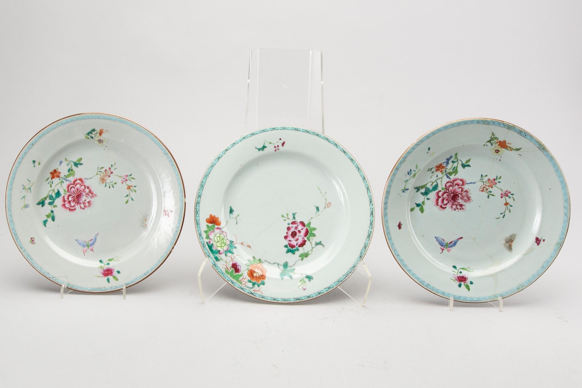 A set of six Chinese Qianlong porcelain plates.