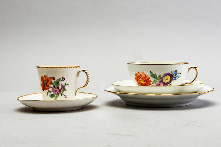 Royal Copenhagen, Kaffeservis, ca 60 delar, porslin, "Sachsisk Blomst", Kunglig Dansk.