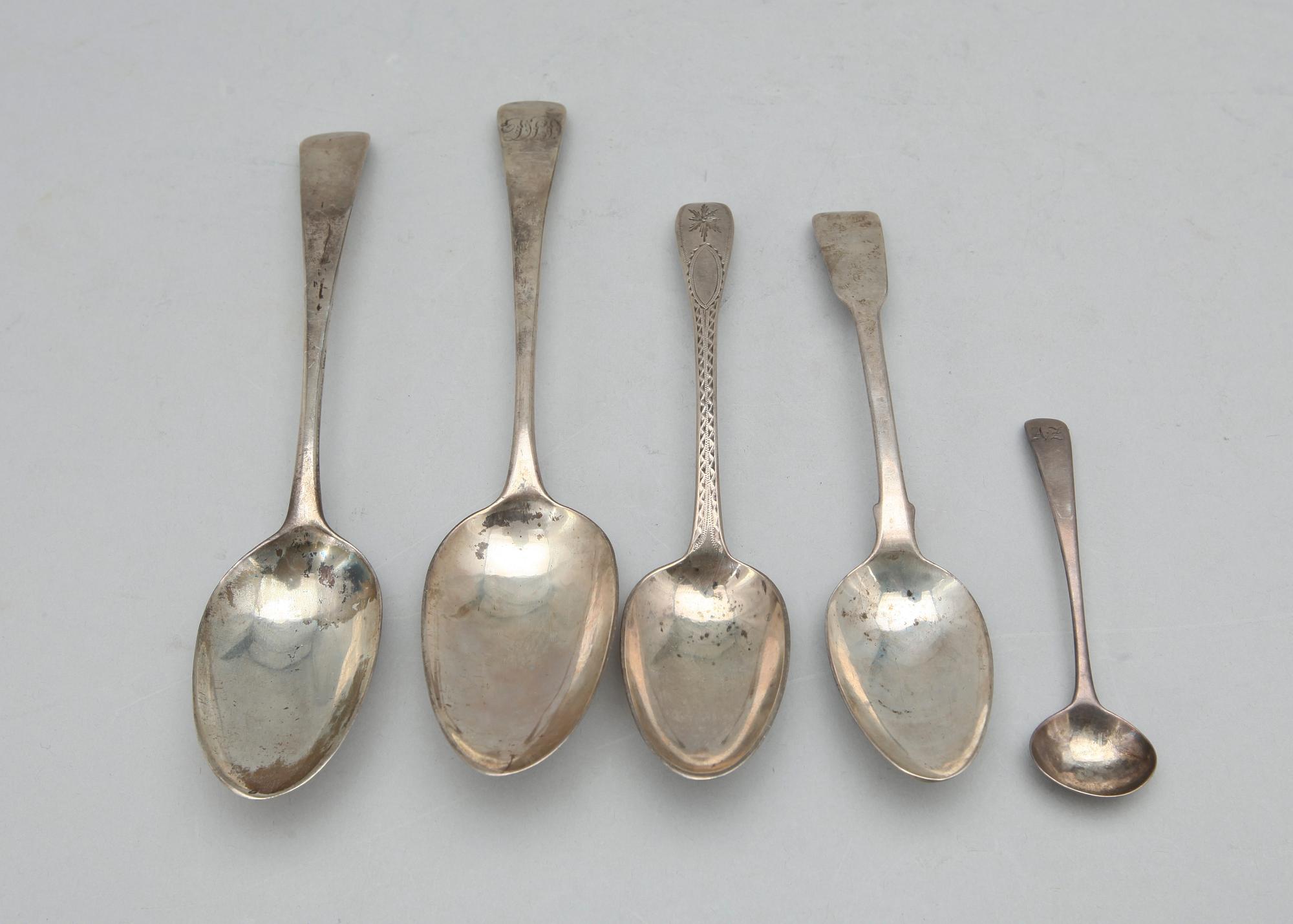 SKEDAR, 4 st samt SOCKERSKED, silver, bl a London 1803,  England 1800-talets början. Totalvikt ca 183 gram.