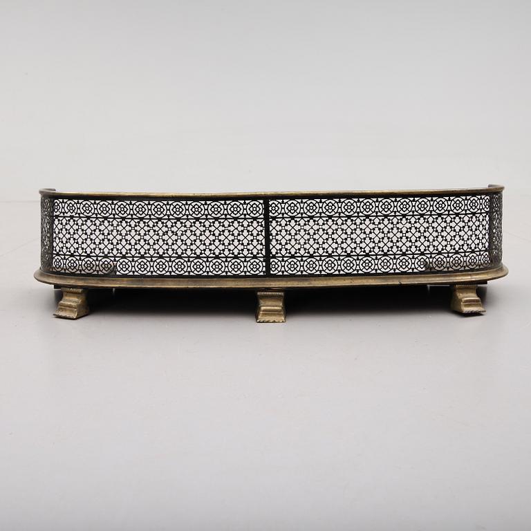 BRASSKYDD, viktoriansk, England, 1800-talets andra hälft.