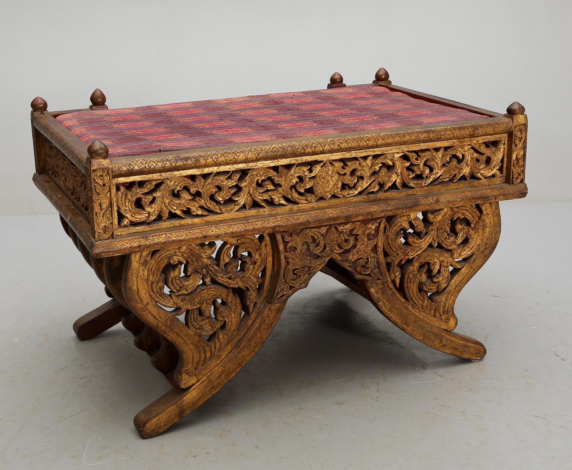 BÄNK, s k elefantsadel, orientalisk, 18/1900-tal.