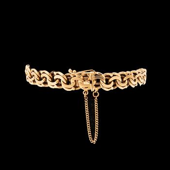 An 18K gold bracelet.