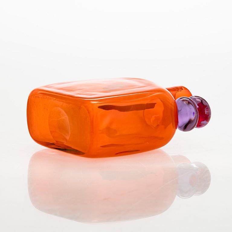 Oiva Toikka, a 'Pompom' bottle signed Oiva Toikka Nuutajärvi Notsjö.