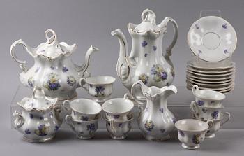 TESERVIS, 13 delar, porslin. Carl Tielsch. 1800-talets slut.