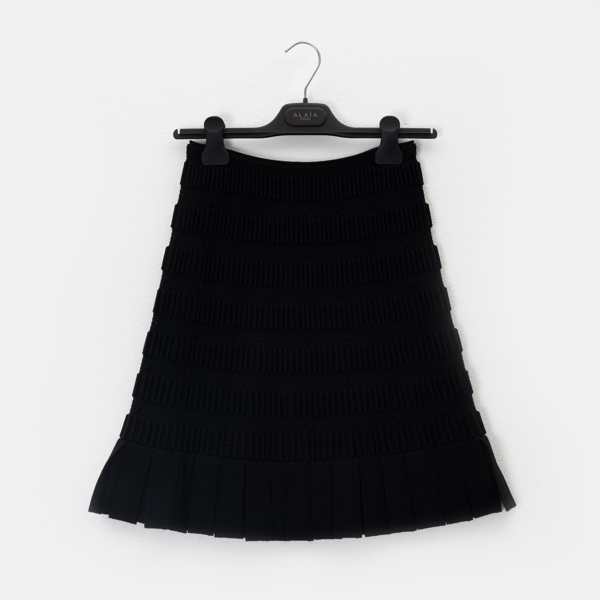 Alaïa, a black wool skirt, size 36.