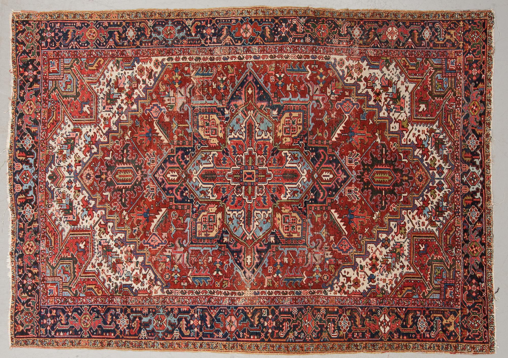 MATTA, semiantik, Heris, ca 332 x 231 cm.