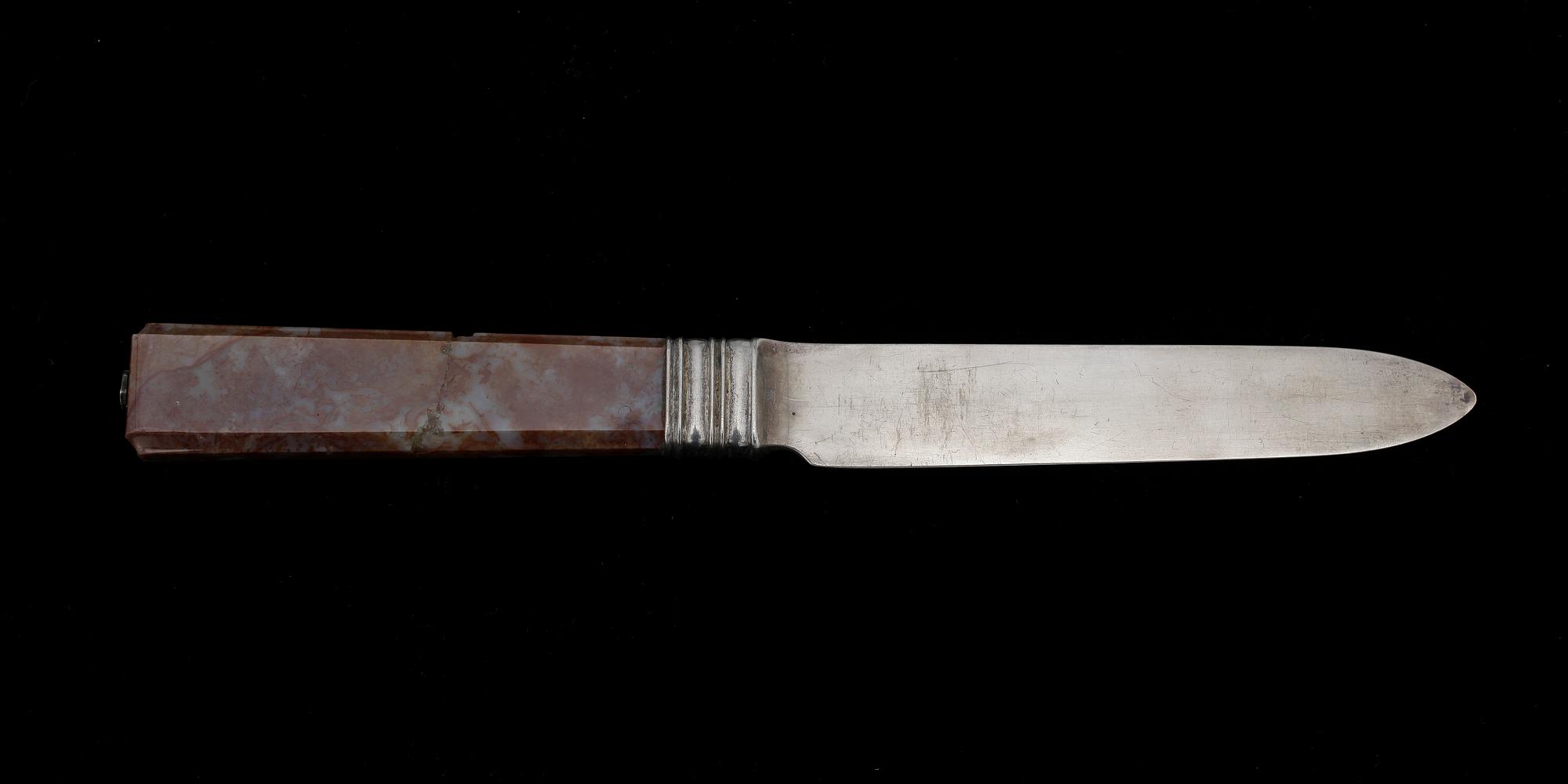 FRUKTKNIVAR, 12 st, silver samt agat. Petter Wigren, Malmö 1849.
