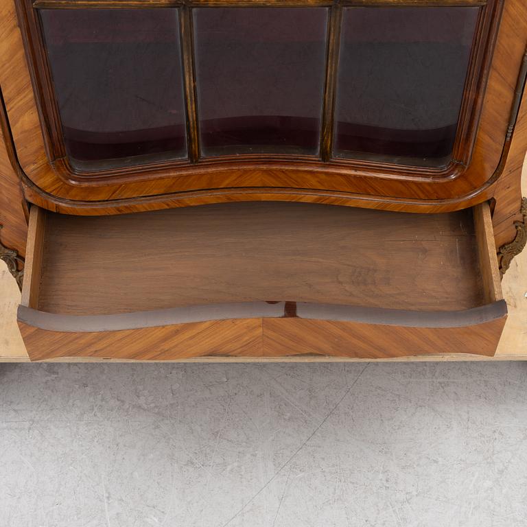 Display cabinet, second half of the 19th century.