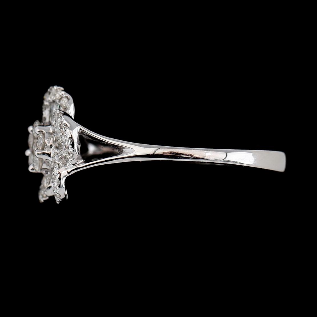 RING, 18K vitguld, diamanter tot ca 0.37 ct.